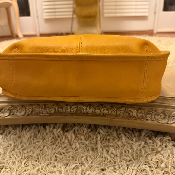 COACH Ergo Pocket Zip #9033 Mustard Yellow Leather Vintage 90s Hobo Shoulder Bag - Picture 14 of 16
